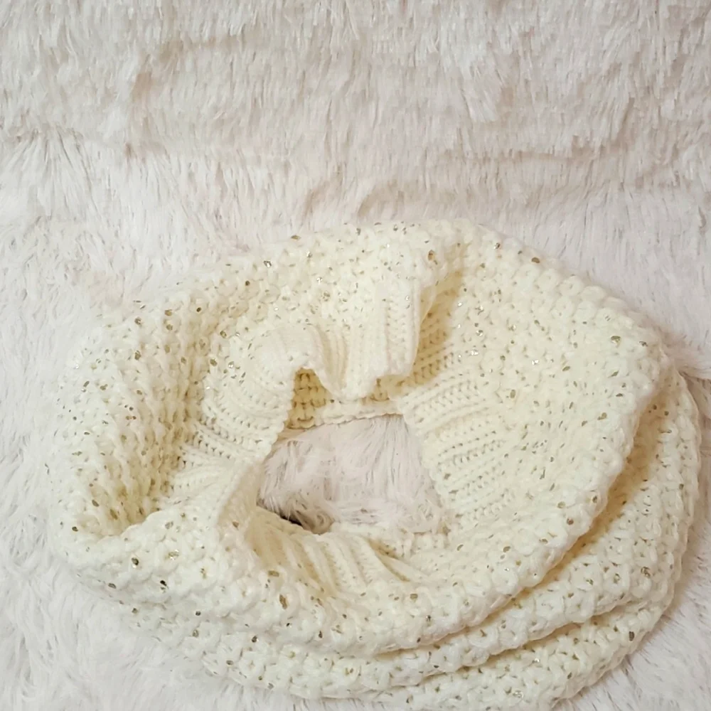 Fabletics Infinity Scarf Ivory and Gold EUC